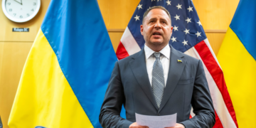 Em meio a escândalo de corrupção, chefe de gabinete de Zelensky renuncia na Ucrânia