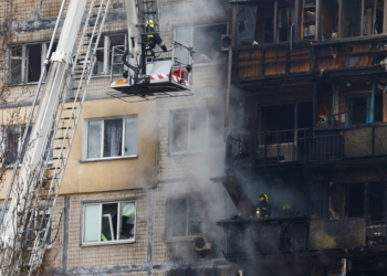 Ataque maciço da Rússia na Ucrânia deixa 3 mortos e mais de 600 mil sem energia