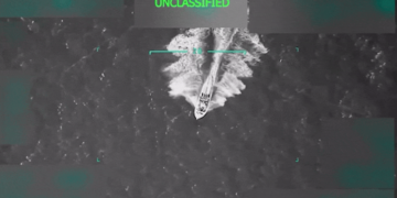 Sobreviventes de 1º ataque dos EUA no Caribe estavam desarmados e passaram uma hora tentando se salvar antes de serem mortos, diz agência