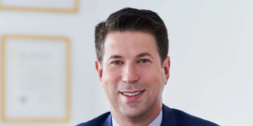 Quem é o professor da USP preso nos EUA após atirar com arma de chumbinho perto de sinagoga