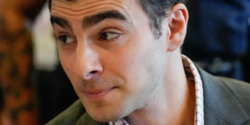 Luigi Mangione volta ao tribunal um ano depois de assassinar CEO em Nova York