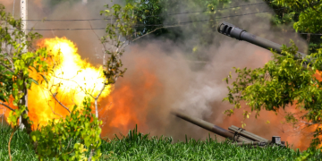 Tailândia lança ataques aéreos na fronteira com o Camboja enquanto tensões ressurgem