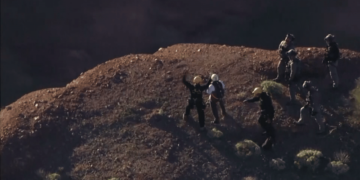 VÍDEO mostra resgate de alpinista que ficou preso durante a noite em montanha nos EUA