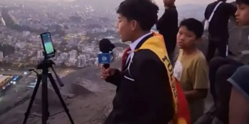 O adolescente peruano que viralizou narrando final da Libertadores entre Flamengo e Palmeiras do alto de morro