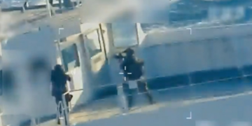 Navios com 11 milhões de barris de petróleo 'empacam' na Venezuela após apreensão dos EUA, segundo agência