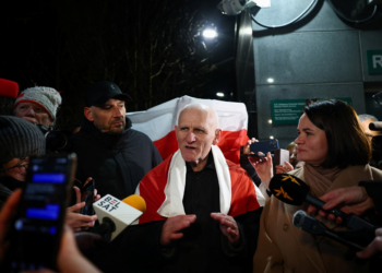 Belarus liberta vencedor do Nobel da Paz e outros 122 prisioneiros após acordo com governo Trump