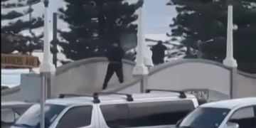 Ataque a tiros em praia na Austrália deixa ao menos 10 mortos; 2 suspeitos são presos