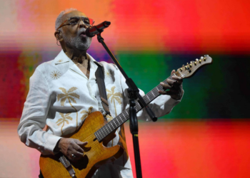 Gilberto Gil é onipresente em cruzeiro com Gilsons e coro para Preta Gil