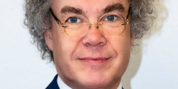 Deputado alemão de extrema direita é denunciado por fazer saudação nazista no Parlamento