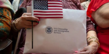 Eles estavam prestes a se tornar americanos – até Trump cancelar suas cerimônias de cidadania