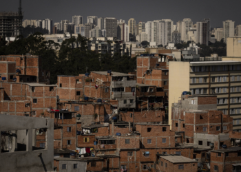 Certamente menos pobre, o Brasil é mais ou menos desigual do que era antes?