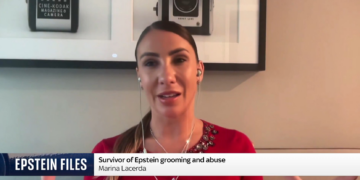 Brasileira abusada por Epstein critica censura em fotos e documentos dos arquivos liberados pelo governo Trump: 'Tapa na cara'