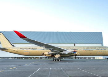 Quarto privativo, cama e TV de 32": como é o avião que fará voo mais longo do mundo