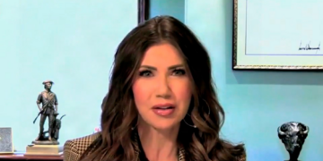 Secretária de Trump diz que Maduro 'tem que sair' ao falar sobre petroleiros interceptados