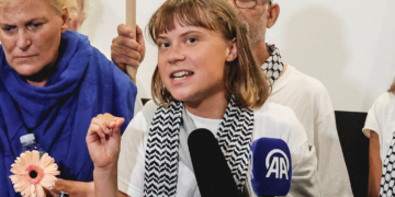 Greta Thunberg é presa em protesto pró-Palestina em Londres, diz grupo de ativistas
