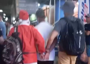 Policial disfarçado de Papai Noel prende foragido em Porto Alegre; veja vídeo