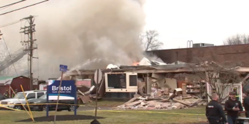 Lar de idosos explode nos EUA e deixa pessoas presas nos escombros; 2 morrem