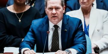 Governo Trump irá aplicar sanções para privar Maduro de recursos para seguir no poder, diz enviado dos EUA na ONU