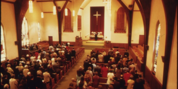 Mais britânicos vão à igreja neste Natal, e são os jovens que lideram a retomada