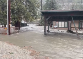 Enchentes e deslizamentos colocam áreas da Califórnia em situação de emergência