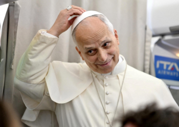 Papa Leão XIV pede que EUA busquem outras opções em vez de invadir a Venezuela: 'Talvez pressão econômica'