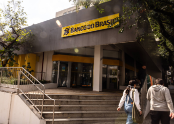 Agências bancárias abrem até terça-feira (30) e fecham no Ano Novo; veja datas