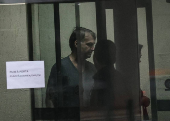 Bolsonaro chega ao ano eleitoral enfraquecido, mas com esperança em Flávio