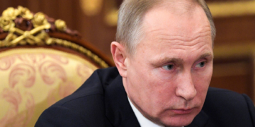 Após ameaça de Trump ao Irã, Putin fala por telefone com presidente iraniano e discute programa nuclear