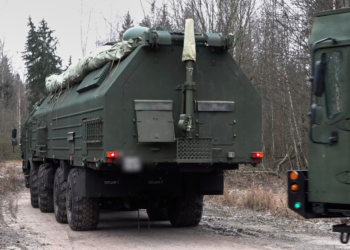 Rússia ativa sistema de mísseis hipersônicos Oreshnik, com capacidade nuclear, em meio a impasse com Ucrânia