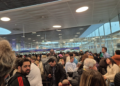 Após caos no Aeroporto de Lisboa, governo suspende sistema que substituiu carimbo em passaportes