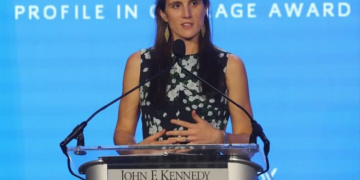 Tatiana Schlossberg, neta de John F. Kennedy, morre aos 35 anos após diagnóstico de câncer agressivo