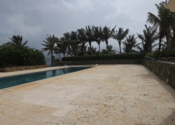 O que revelam as imagens inéditas da ilha onde Jeffrey Epstein cometeu seus crimes sexuais