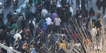 Nova onda de protestos eclode no Irã motivada por crise econômica; confrontos deixaram um morto
