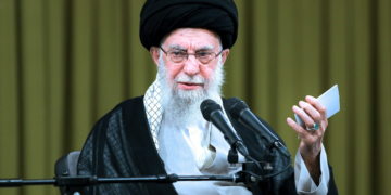 Irã rebate Trump, fala em ameaça militar e culpa EUA e Israel por mortes de manifestantes