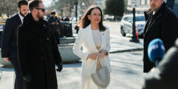 Trump diz ter recebido medalha do Nobel da Paz como 'presente' de Maria Corina Machado