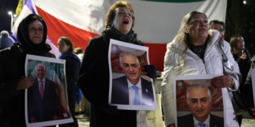 Quem é Reza Pahlavi, o príncipe exilado que pode se tornar o novo líder do Irã 