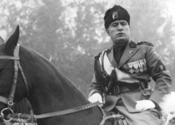 Afinal, o que é a extrema direita — e por que questionar o sistema virou “extremismo”?