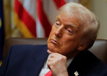 É #FAKE que o governo Trump suspendeu vistos para turistas do Brasil