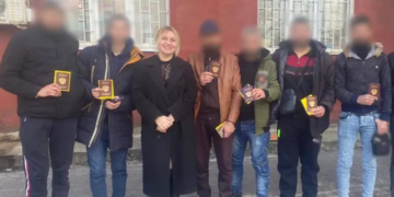 'Fomos enganados': a mulher russa que recruta homens estrangeiros para lutar contra a Ucrânia