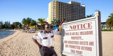 A ilha do Caribe onde os moradores não podem entrar nas praias