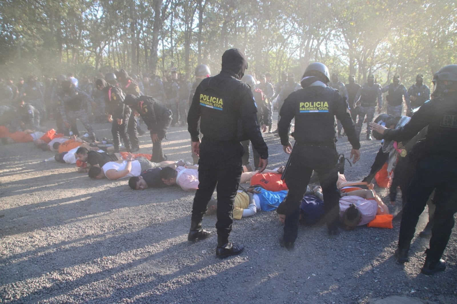 Policiais são mortos, presos fazem motim e aulas são canceladas em dia de violência na Guatemala