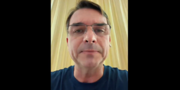 Surpresa boa: Flávio Bolsonaro está fazendo tudo direitinho (até agora)