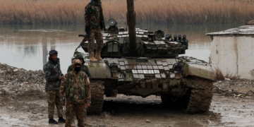 Cerca de 1.500 integrantes do Estado Islâmico fogem de prisão na Síria, diz agência