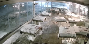VÍDEO: ressaca faz água invadir restaurante à beira-mar na Itália durante passagem de ciclone