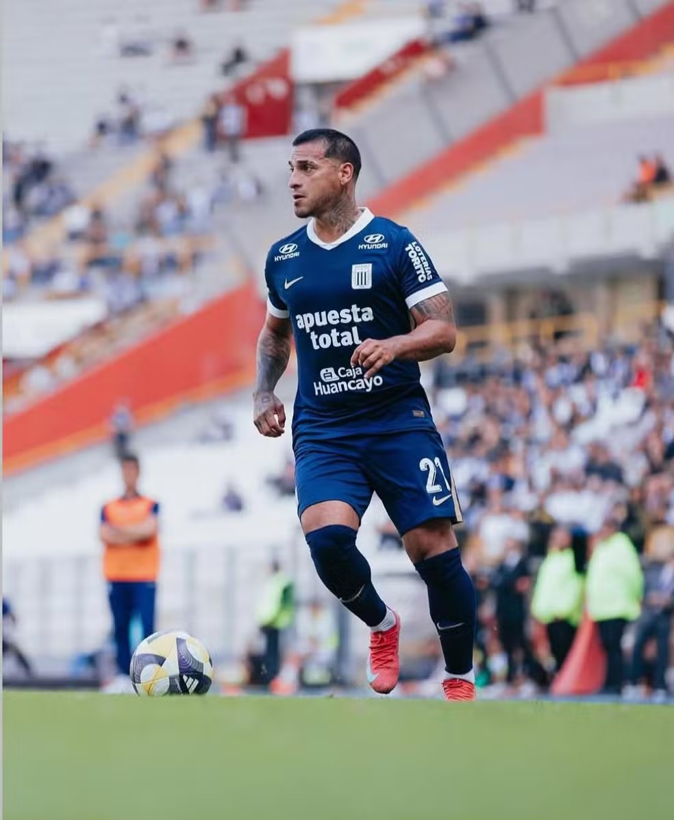 Ex-jogador do Flamengo é suspenso de time peruano após acusação de abuso sexual
