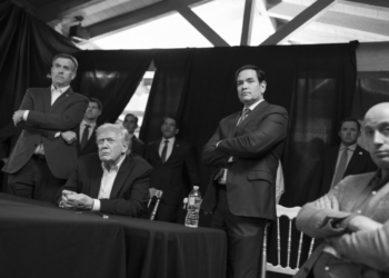 Casa Branca divulga fotos de Trump acompanhando operação que capturou Maduro; VEJA