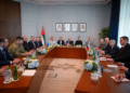 Segunda reunião trilateral entre EUA, Ucrânia e Rússia termina sem resolução sobre guerra