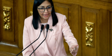 'Chega de ordens de Washington', diz presidente interina da Venezuela