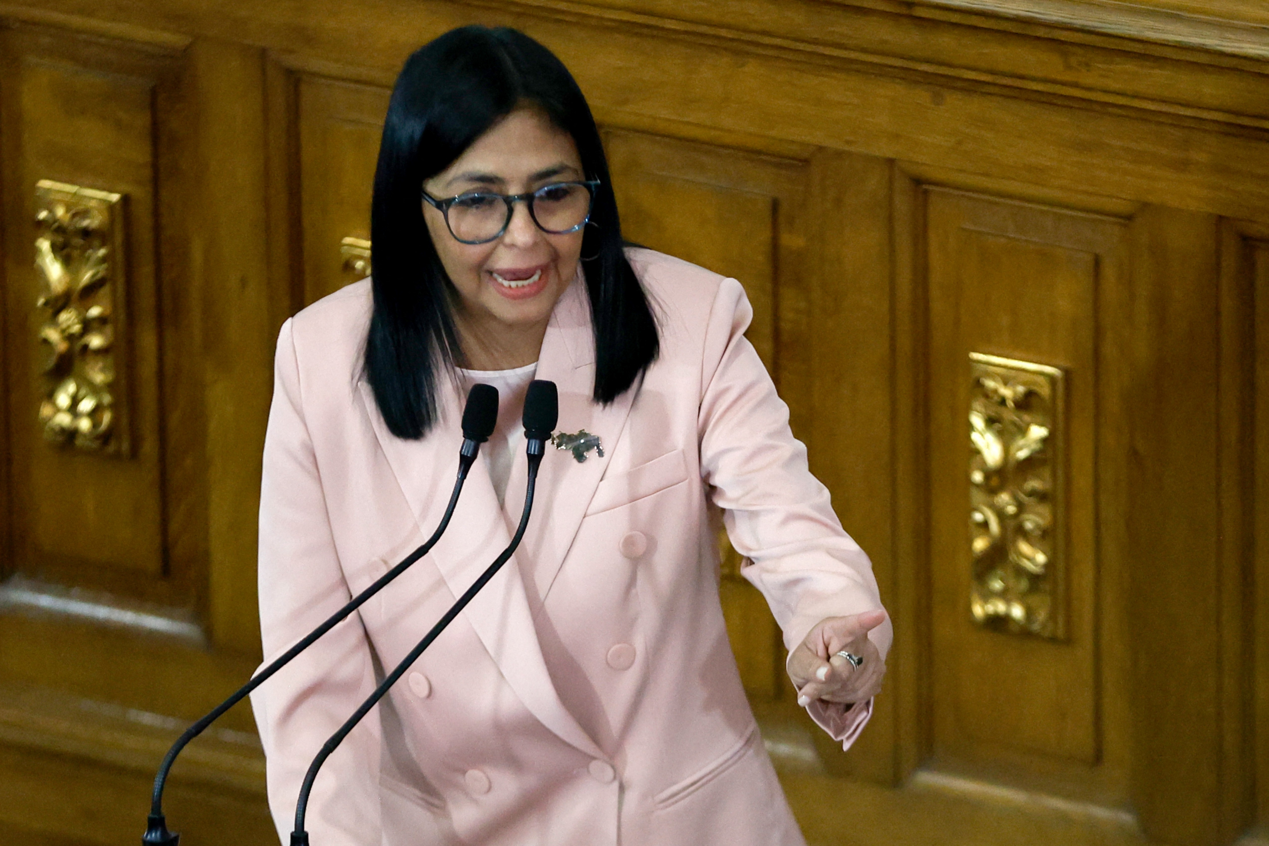 'Chega de ordens de Washington', diz presidente interina da Venezuela