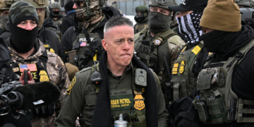 Gregory Bovino, o rosto da truculência contra imigrantes em Minneapolis